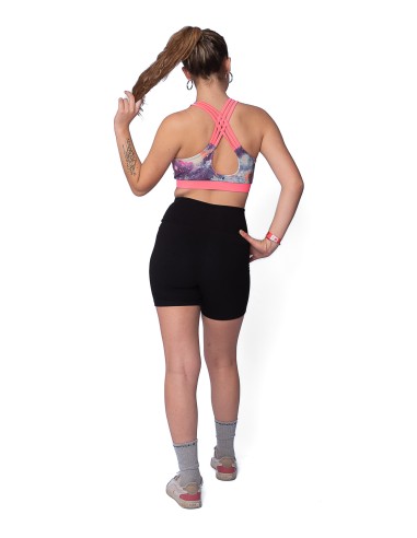 mujer-modelando-calza-short